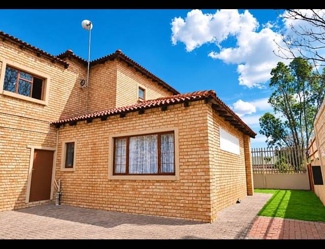 2 BEDROOM PROPERTY TO RENT IN DIE BULT